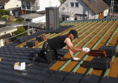 Die Dachdeckerei Heym in Heßheim und Frankenthal steht als Meisterbetrieb für handwerklich erstklassige, pünktliche und akkurate Arbeiten im Neubau, Ausbau und der Altbausanierung/Reparatur von Bedachungen. Rene Heym, Qualität für meisterhafte Lösungen.
